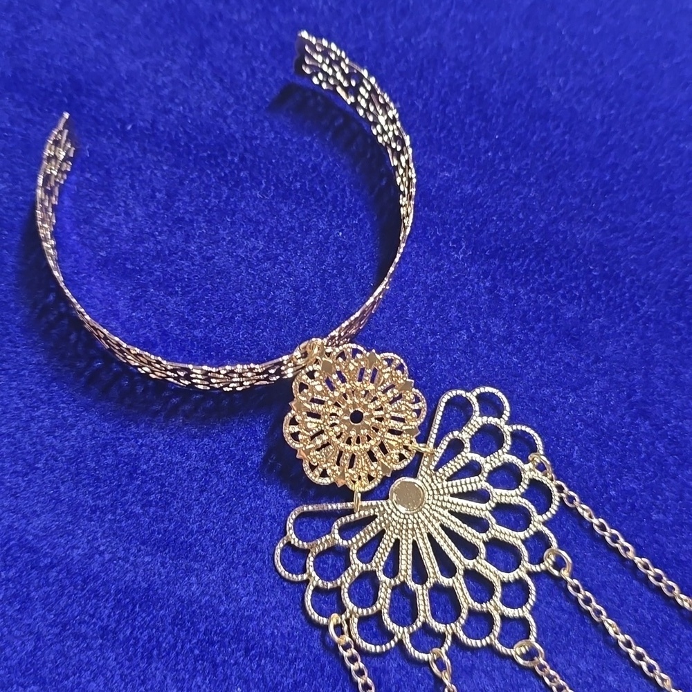 Gold Hollow Floral Finger Ring Mitten Bracelet - Picture 8 of 13
